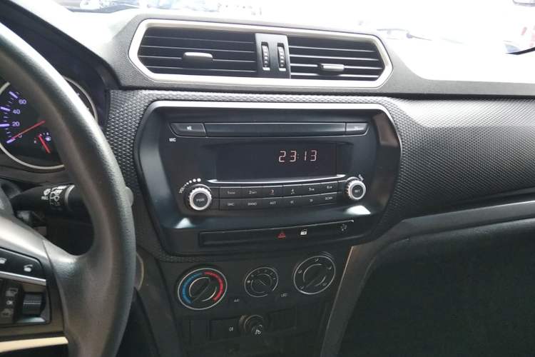 Used Great Wall Wingle 5 2017 2.0T European Version Diesel Two-Wheel Drive Advanced Large Double-Cab GW4D20E