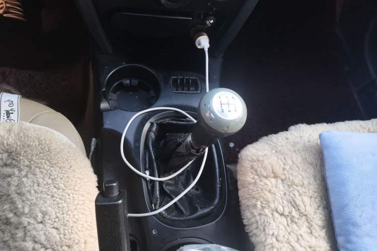 Used Huatai Santa Fe Classic 2012 2.0L Gasoline Manual Two-Wheel Drive with Sunroof
