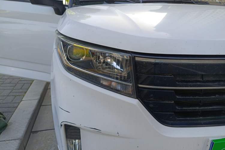 Used Wuling Hongguang PLUS 2019 1.5T Manual Luxury 7-Seater Right Front Headlight