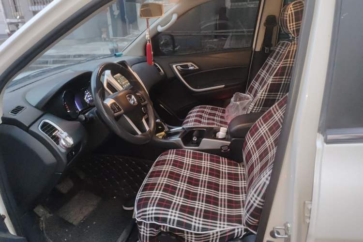 Used JMC Yusheng S350 2013 2.4T Automatic 2WD Diesel Luxury Edition 5 Seats Left Front Seat