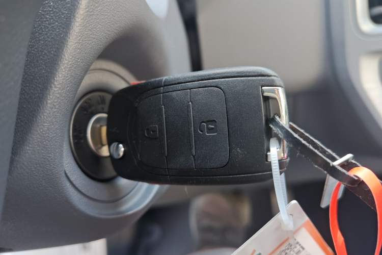 Used Wuling Yangguang 2024 300KM Comfort Version Passenger Van 75kW
