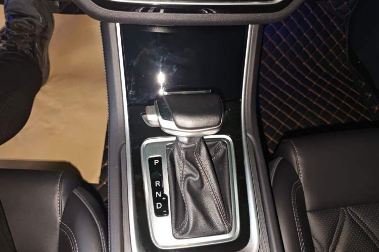 Used CHANGAN Ruicheng CC 2022 Blue Whale Edition 1.5T DCT Luxury Model Gear Lever