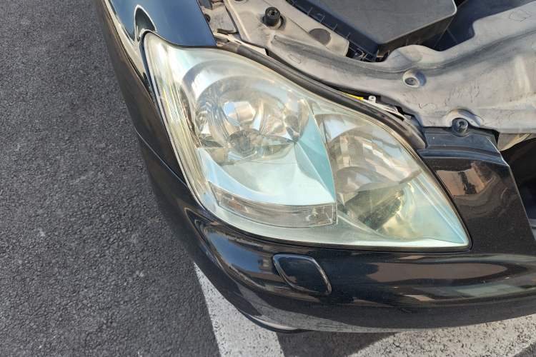 Used Toyota Crown 2005 2.5L Royal Right Front Headlight