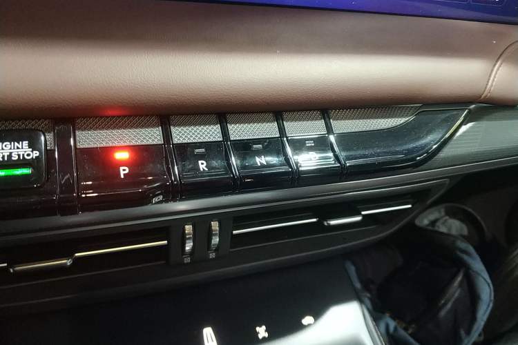 Used Lincoln Z 2025 2.0T Prestige Hybrid Edition
