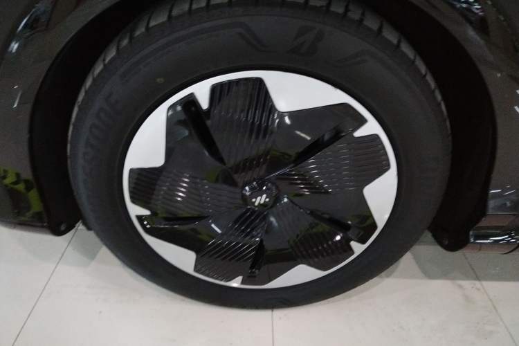 Used IM LS7 2023 90 kWh Elite All-Wheel-Drive Version
