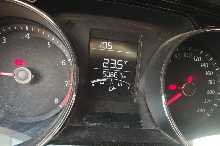 Used Volkswagen Bora 2016 1.6L Manual Comfort Model Odometer Close Up