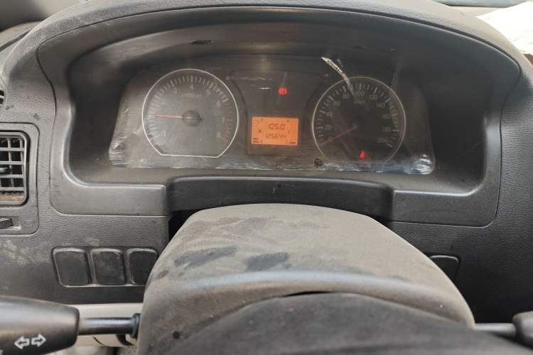 Used FORTHING Lingzhi 2016 V3 1.5L 7-Seater Luxury Model China IV Standard
