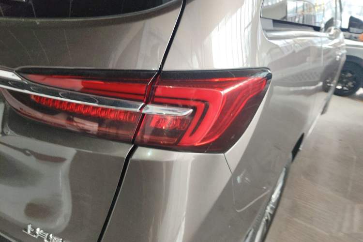 Used Buick GL8 2021 Land Cruiser Executive Class 652T Luxury Model