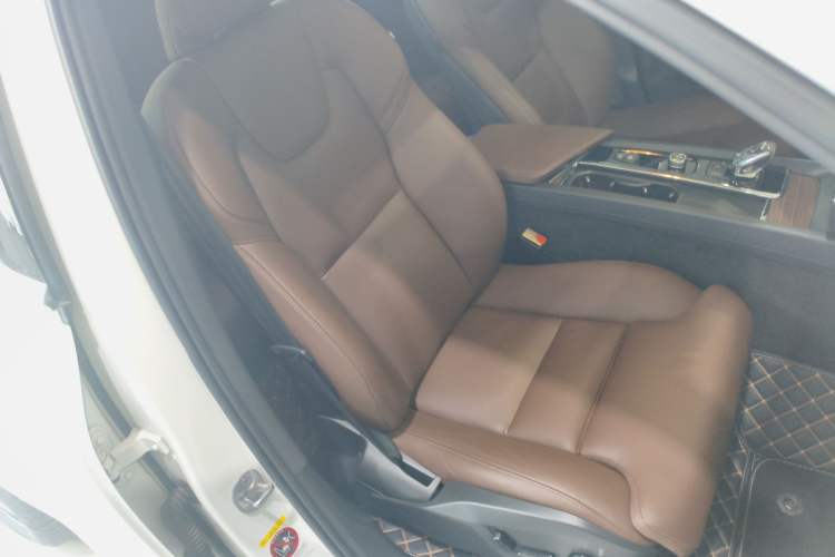 Used Volvo XC60 2023 B5 4x4 Smart Luxury Edition