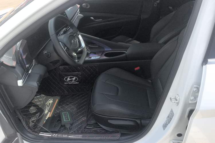 Used Hyundai Elantra 2022 1.5L CVT GLX Elite Edition Left Front Seat