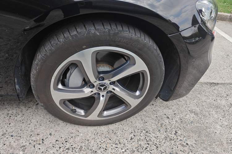 Used Mercedes-Benz E-Class 2017 E 300 L Sporty and Stylish Model Right Front Wheel Hub