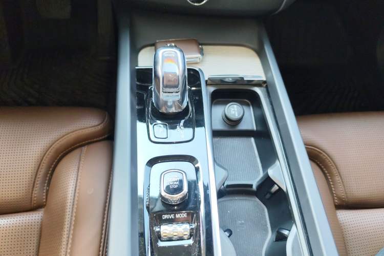 Used Volvo XC60 New Energy 2019 T8 e-Drive Hybrid Prestige Luxury Edition China VI Standard