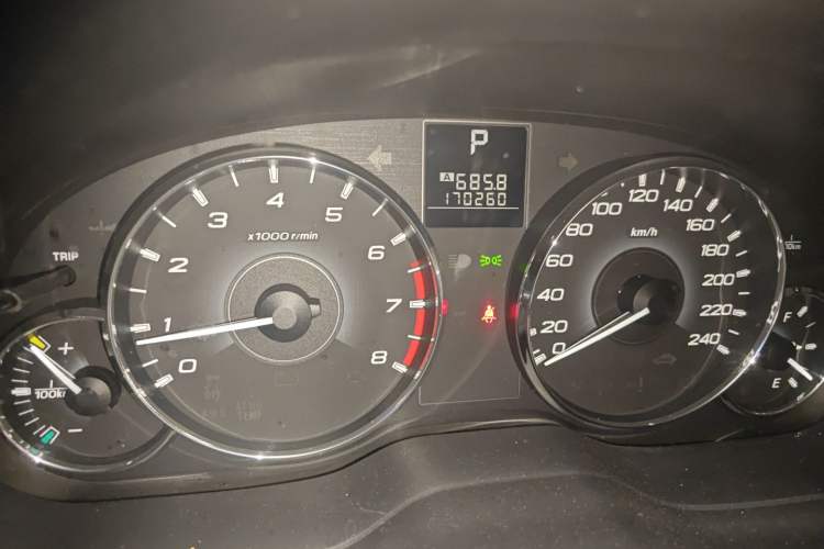 Used Subaru Outback 2011 2.5i Luxury Edition Odometer Close Up