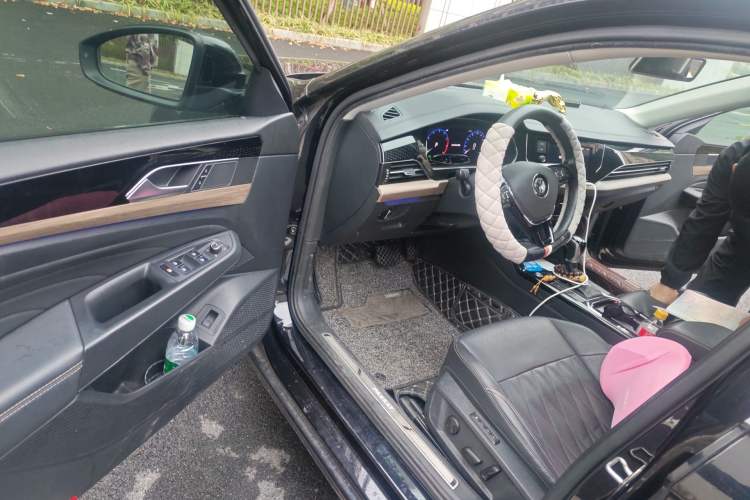 Used Volkswagen Passat 2019 330TSI Luxury Edition China VI Standard Driver Seat