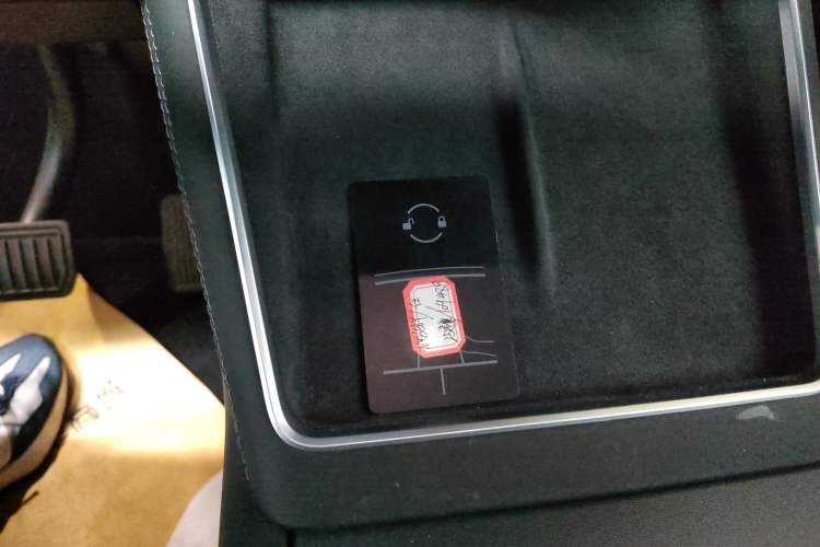 Used Tesla Model Y 2025 Long-Range All-Wheel-Drive Version