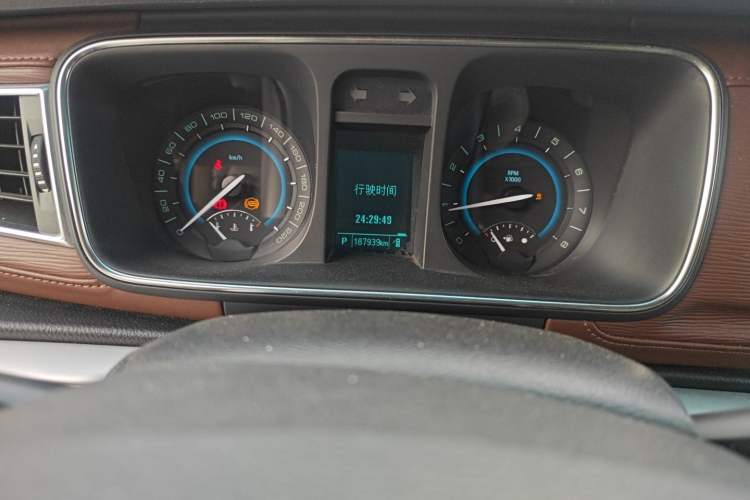 Used Buick GL8 2014 2.4L CT Luxury Business Comfort Edition Odometer Close Up