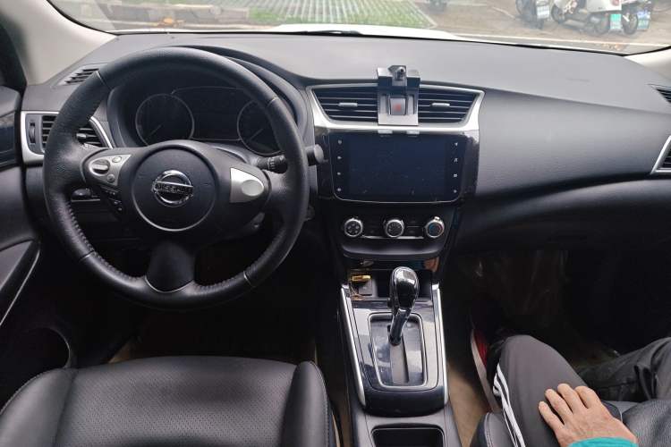 Used Nissan Sylphy 2018 1.6XV CVT Deluxe Edition Center Console