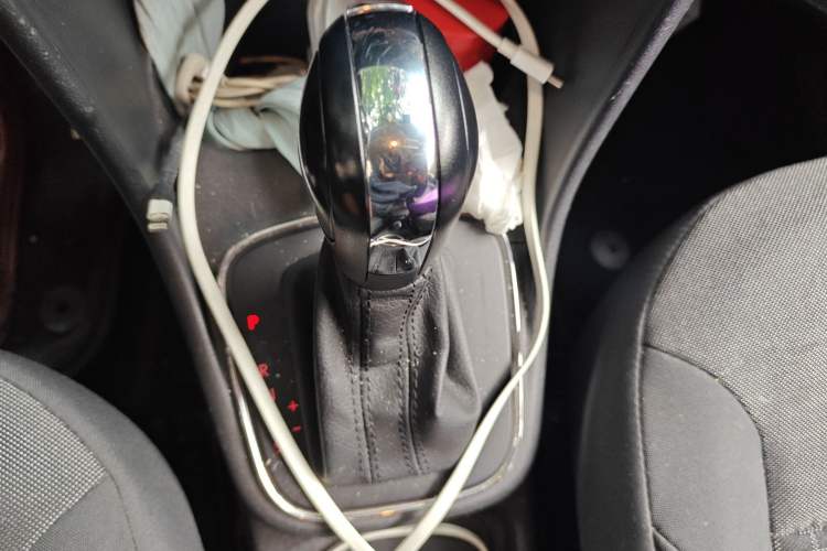 Used Volkswagen Polo 2014 1.6L Automatic Comfort Edition Gear Lever