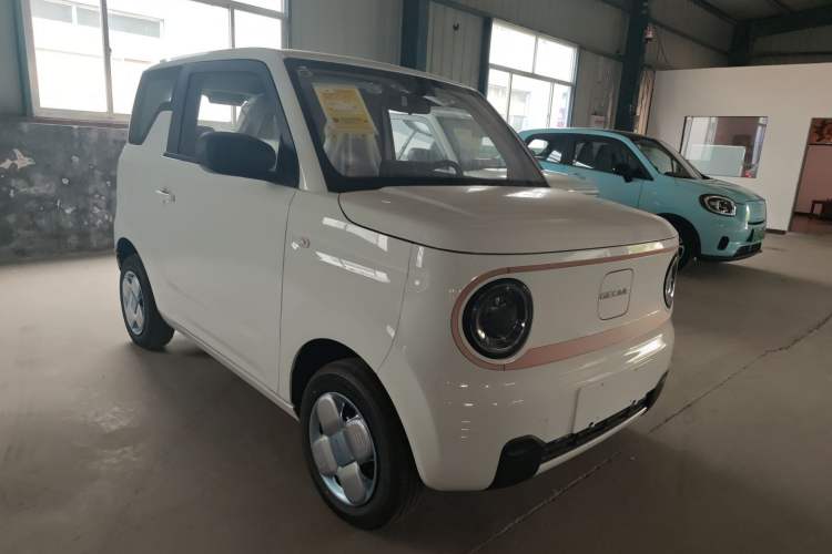 Used Geely Galaxy Panda 2024 Panda Mini 200km Endurance Bear Front Right 45 Deg