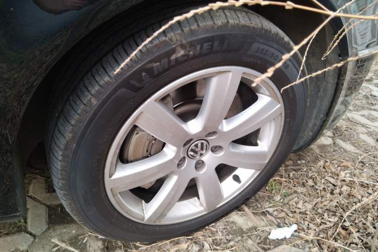 Used Volkswagen Phaeton 2014 3.0L Executive Model Right Front Wheel Hub