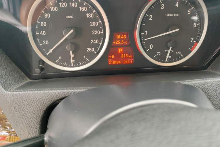 Used BMW X6 2012 xDrive35i Odometer Close Up