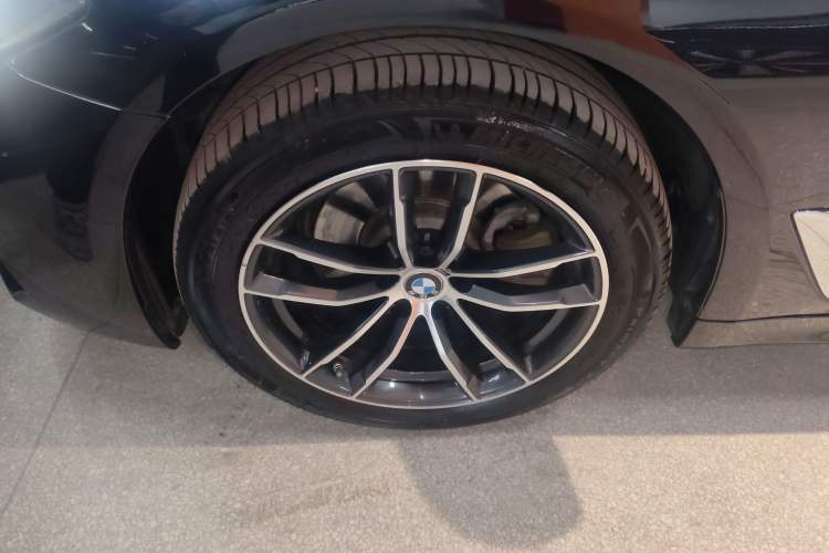 Used BMW 5 Series 2022 Second Facelift 525Li M Sport Package Left Front Wheel Hub