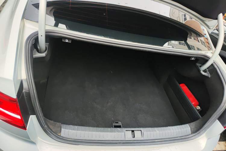 Used Volkswagen Magotan 2017 330TSI DSG Luxury Model Trunk