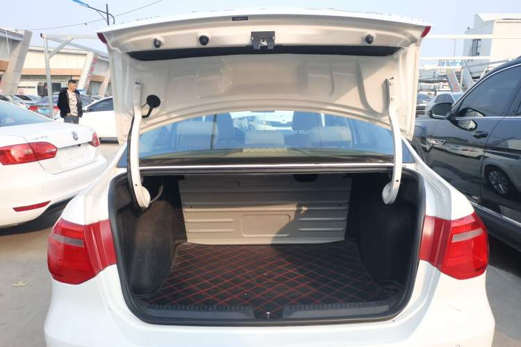 Used Volkswagen Jetta 2015 1.6L Manual Comfort Model
