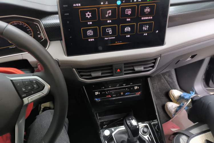 Used Volkswagen Tayron 2024 300TSI Two-Wheel-Drive Luxury Plus Advanced Version Audio And AC Panel