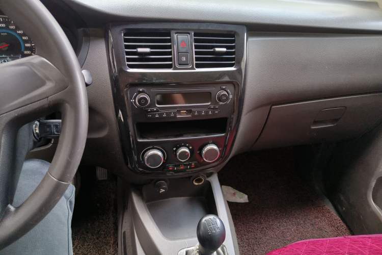 Used Wuling Rongguang V 2016 1.5L Standard Version Audio And AC Panel