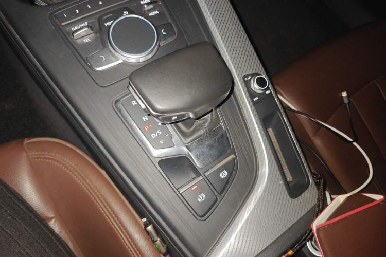 Used Audi A4L 2017 40 TFSI Fashion Model Gear Lever