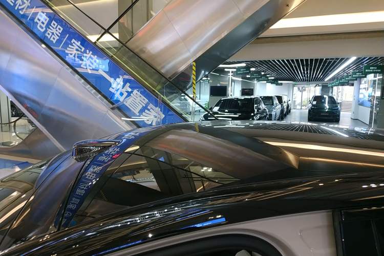 Used Li Auto i6 2025 Model Four-Wheel-Drive Standard Type Roof