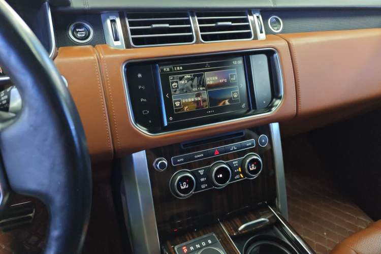 Used Land Rover Range 2016 5.0 SC V8 AB Prestige Extended Version Audio And AC Panel