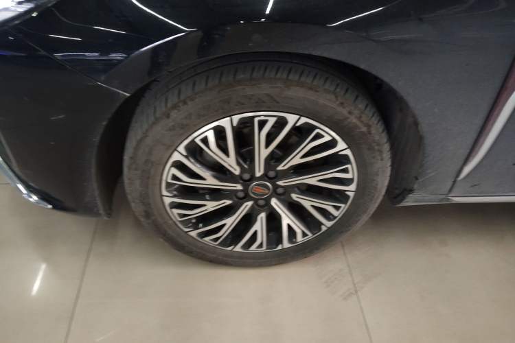 Used Hongqi H5 2025 2.0T Automatic Flag Edition – 500 000 Units Commemorative Version Left Front Wheel Hub