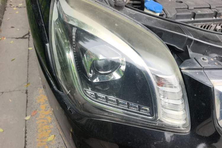Used Kia Sportage 2013 2.0L Automatic Two-Wheel Drive GL Trim Right Front Headlight