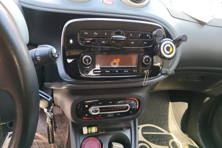 Used smart fortwo 2015 1.0L 52 kW hardtop Dynamic version
