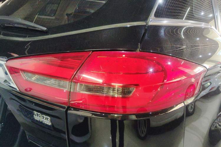 Used Geely Auto Emgrand X7 Sport 2016 1.8TD Automatic ZhiZun Version Exterior 3
