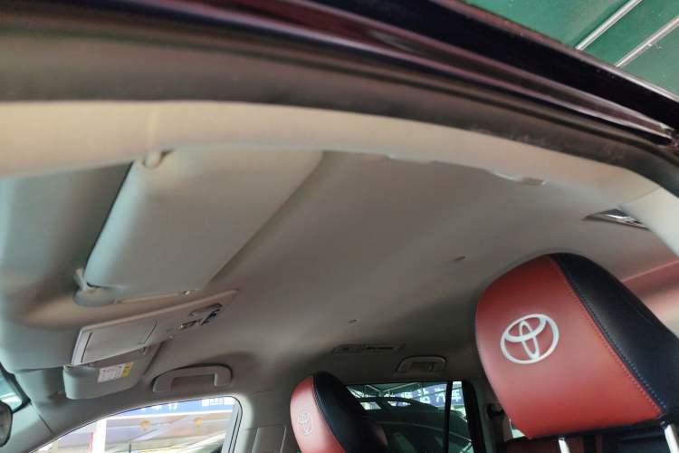Used Toyota Highlander 2022 Dual-Engine 2.5L 4x4 Elite Edition 7-Seater Headliner