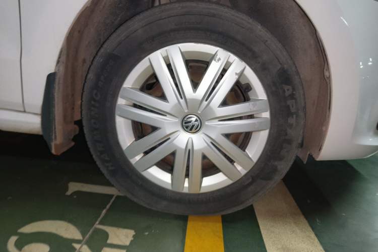 Used Volkswagen Polo 2014 1.4L Manual Fashion Edition Right Front Wheel Hub