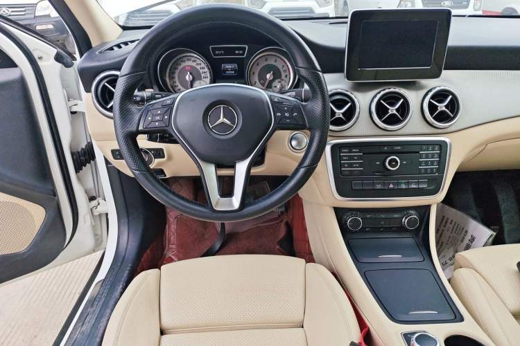 Used Mercedes-Benz GLA 2016 GLA 200 Sport Edition Audio And AC Panel