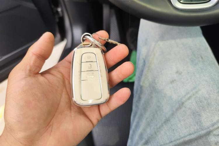 Used Toyota Avalon 2019 2.0L Luxury Edition China VI Standard Vehicle Key