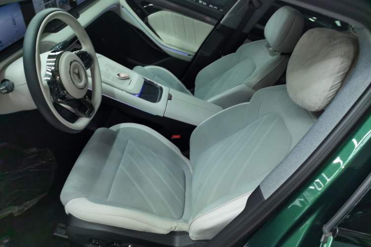 Used VOYAH FREE 2025 318 259 km All-Wheel-Drive Exploration Edition Left Front Seat