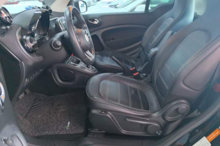 Used smart fortwo 2016 0.9T 66kW Hardtop Pioneer Edition
