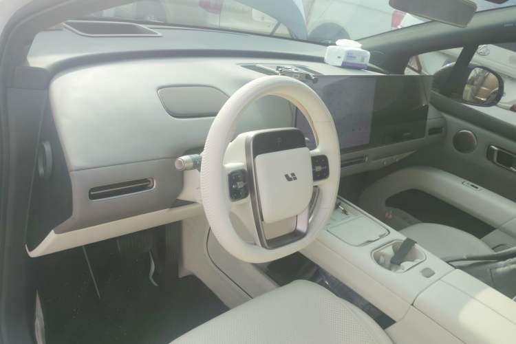 Used Li Auto i6 2025 Model Two-Wheel-Drive Standard Type