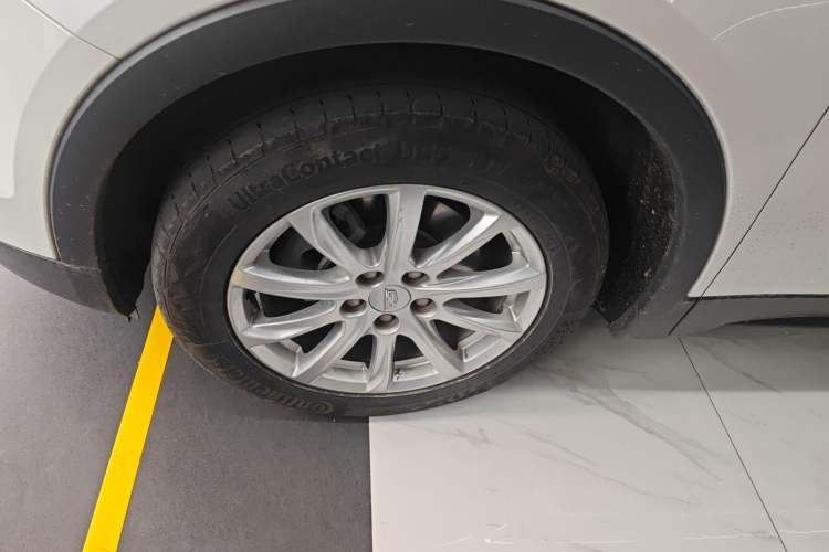 Used Cadillac XT4 2021 28T Two-Wheel Drive Tech Edition Left Front Wheel Hub