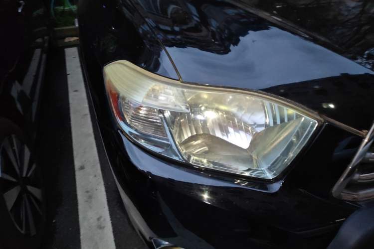Used Toyota Highlander 2011 2.7L Two-Wheel Drive 7-Seater Luxury Edition Right Front Headlight