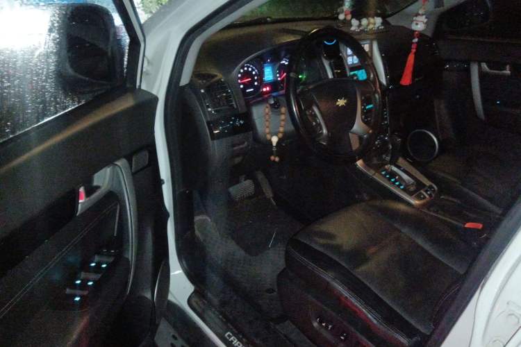 Used Chevrolet Captiva 2015 2.4L 4x4 Flagship Edition 7-Seater
