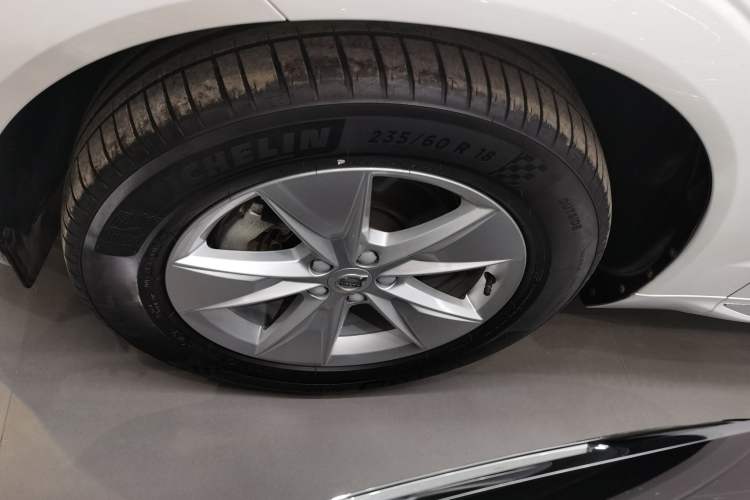 Used Volvo XC60 2022 B5 4x4 Zhiyi Luxury Edition Left Front Wheel Hub