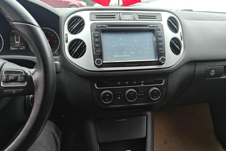 Used Volkswagen Tiguan 2015 1.8TSI Automatic Two-Wheel Drive Comfort Edition Audio And AC Panel