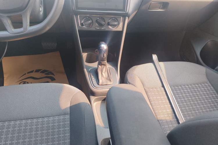 Used Volkswagen Polo 2014 1.4L Automatic Comfort Edition Gear Lever